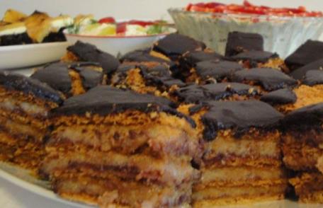 Prăjitură cu miere și nucă