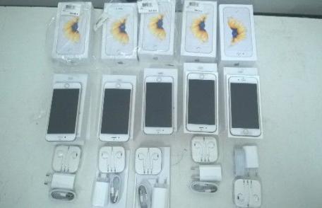 Cinci telefoane Apple iPhone 6S, ascunse în căptuşeala unui geamantan! - FOTO