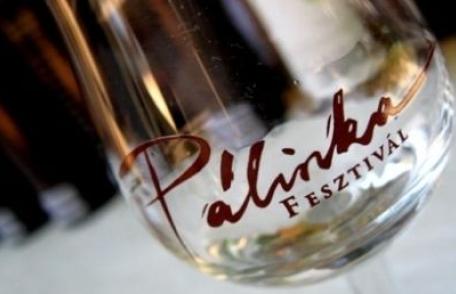 Dozator de palincă, instalat într-un aeroport din Budapesta