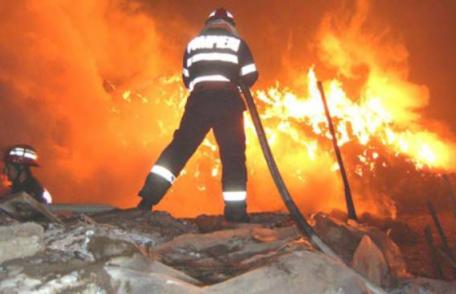 Trei incendii în mai puțin de o oră! Unul dintre acestea s-a soldat cu decesul proprietarei