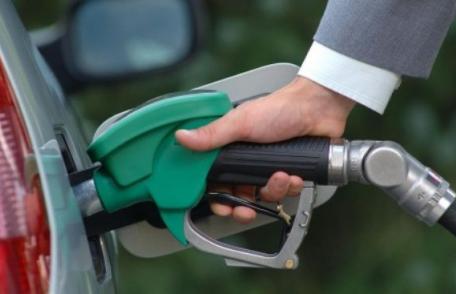 Surpriză la benzinării pentru șoferi. Prețul la carburanți s-a prăbușit!