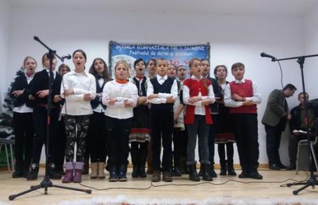 Festivalul „Iată vin colindători”, patronat de Şcoala Gimnazială Nr.1 -  Dumeni - GALERIE FOTO