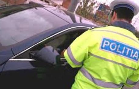 Depistat în trafic la volanul unui autoturism, deşi avea permisul anulat 