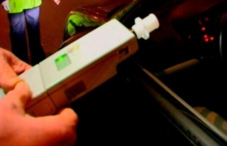 Aflat în stare de ebrietate a ieşit la plimbare cu maşina în toiul nopţii pe drumurile publice