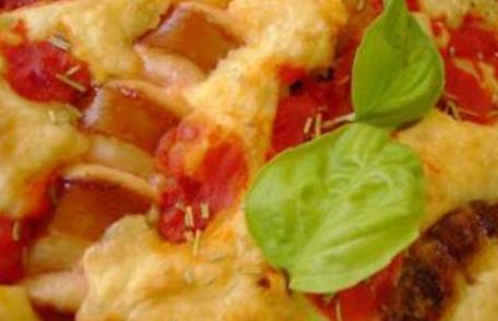 Cârnați la cuptor în aluat de clătite