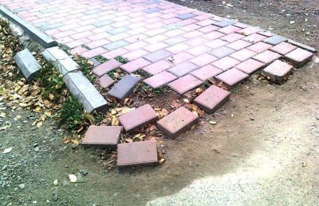 Primim la Redacţie: Sesizare privind bordurile din preajma trotuarelor amenajate cu pavele