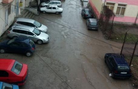 Primim la redacţie - „Vă rugăm să ne scăpați de noroi” - FOTO