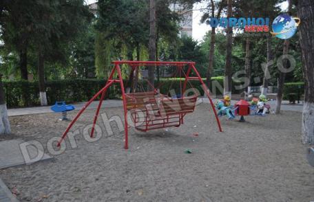 Primim la redacție - Nu distrugeți locurile de joacă pentru copii! Nu distrugeți lucrurile frumoase - FOTO