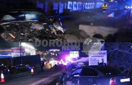 Accident grav! Maşină transformată într-un morman de fiare după o ceartă cu iubita