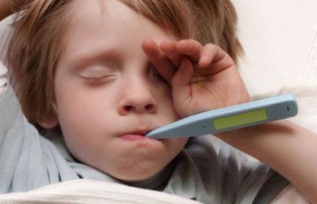 Greşeala pe care o fac toţi părinţii când copiii fac febră. Avertismentul medicilor