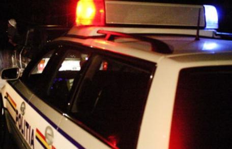 Beat criţă, în miez de noapte pe străzile din Dorohoi, a pierdut controlul autoturismului, ajungând în gardul unei locuinţe