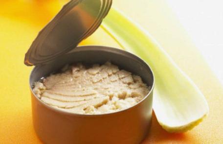 Nu vei mai mânca niciodată această conservă, dacă afli ce conţine. O combinaţie ucigătoare