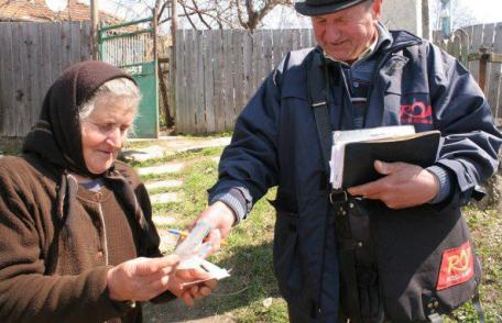 Veste bună pentru pensionari. Poştaşul le aduce mai mulţi bani