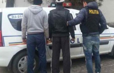 Tineri bănuiţi de comiterea unor furturi, identificaţi de poliţişti