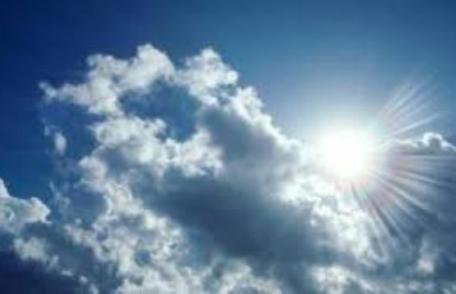 Prognoza meteo pentru weekend. Ploile se răresc, iar vremea începe să se încălzească