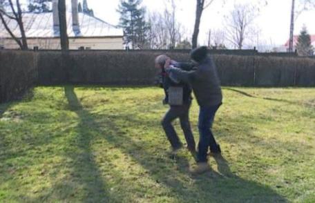 Incident violent la înmormântarea tatălui Andreei Marin! Fratele „Zânei” a sărit la bătaie!