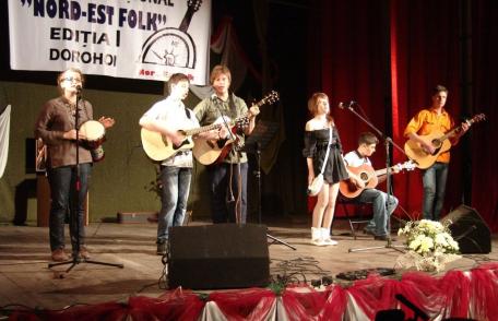 Concurenți dorohoieni laureați la Festivalul folk „Cetatea veche” de la Siret