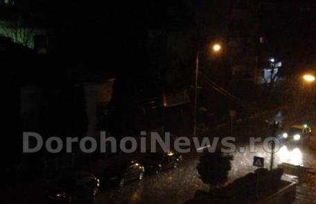 Natura se dezlănțuie! Ploaie, tunete și fulgere ca în plină vară de 8 martie la Dorohoi! VIDEO - FOTO