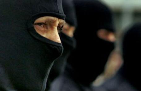 Percheziții la două personae suspectate de comiterea unui furt 