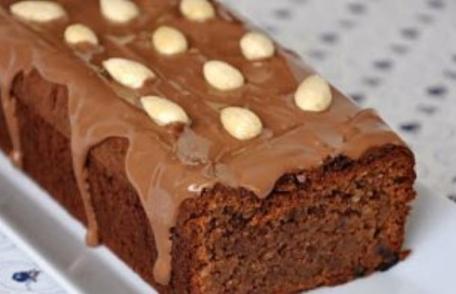 Chec cu ciocolată, prune uscate și rom