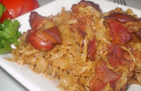 Varză dulce cu carne de porc afumată