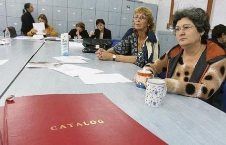 Proiect de lege pentru profesori: Ar urma să iasă la pensie mai devreme, dar cu o condiție