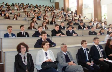 Prefectul Dan Nechifor a deschis Conferinţa „Botoşani Model United Nations” - FOTO