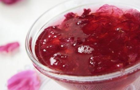 Cum prepari cea mai bună dulceață de trandafiri
