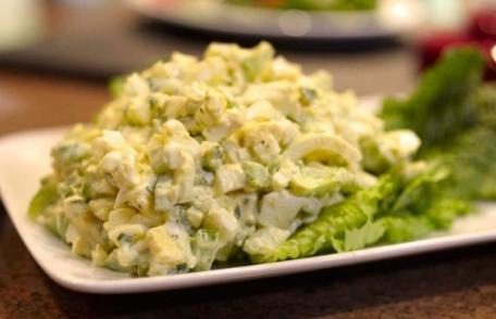 Prepară o delicioasă salată de ouă, cu ouăle rămase după Paște!