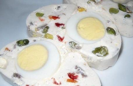 Ruladă aperitiv din brânză dulce