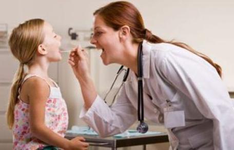 Amigdalita şi otita, două afecțiuni ce pot provoca complicații grave