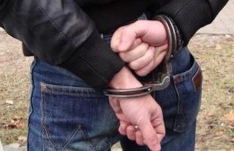 Minor bănuit de furt, cercetat în stare de arest preventiv