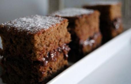 Prăjitură Victoria cu cafea și nuci