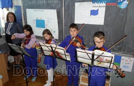 9 Mai, zi cu multiple semnificații pentru Gimnaziul „Mihail Kogălniceanu” Dorohoi - FOTO