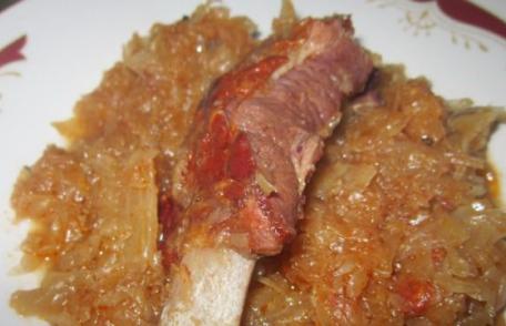 Varză acră cu costiță