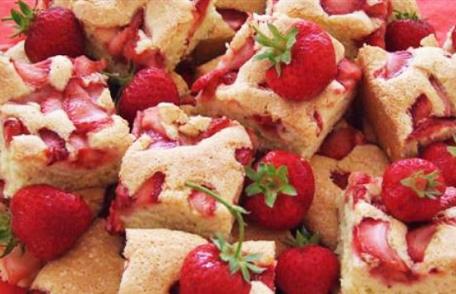 Prăjitură cu căpşune