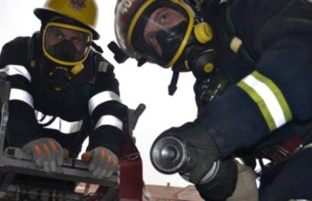 O familie din Darabani a rămas fără acoperiş deasupra capului în urma unui incendiu izbucnit în această dimineaţă