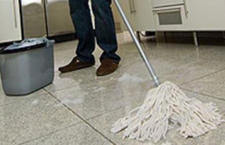 De ce este periculos spălatul pe jos cu clor