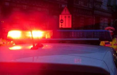 Trei persoane accidentate în urma unei manevre greșite