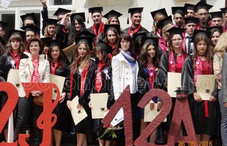 Emoții pentru absolvenții claselor a XII-a de la Liceul Tehnologic „Alexandru Vlahuta” Sendriceni - FOTO