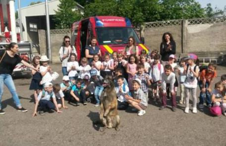 1 iunie în siguranţă, alături de pompieri! Peste 2500 de copii au sărbătorit „Ziua Internaţională a Copilului” alături de pompieri - FOTO