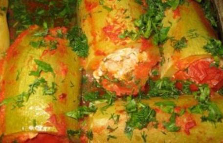 Dovlecei umpluți cu carne și verdeață