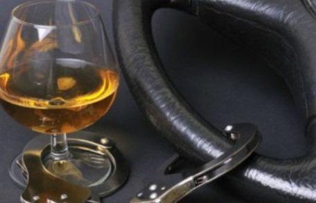 Inconștiență în trafic! Un botoșănean s-a urcat la volan beat criță și a lovit o mașină parcată