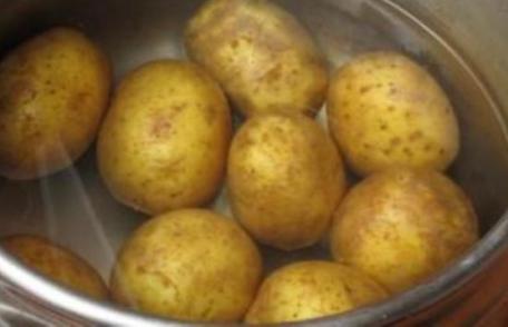 Ce riscați să pățiți dacă mâncați prea mulți cartofi