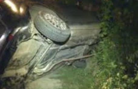 S-a urcat băut la volan și a intrat cu mașina în șanț