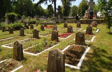 Eroii comemoraţi în Zi de Înălţare la Dorohoi! Slujbă de pomenire și depunere de coroane – FOTO