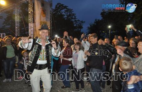 Zilele Copilului Dorohoi 2016: Hore și voie bună cu artistul Dan Doboș - FOTO