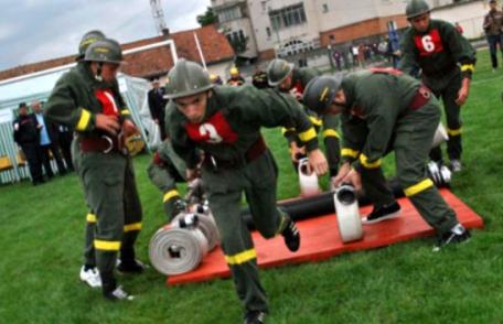 Pompierii voluntari şi privaţi se întrec mâine, în cadrul concursurilor profesionale ale serviciilor voluntare şi private pentru situaţii de urgenţă