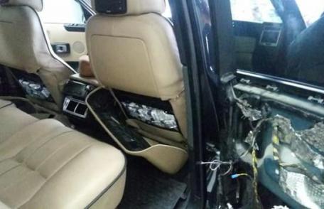 Range Rover „echipat” cu 19.000 ţigarete de contrabandă - FOTO