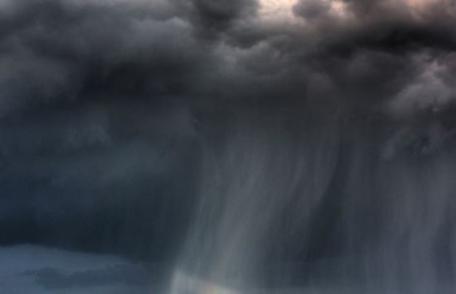 COD PORTOCALIU de ploi, grindină și vijelii în județul Botoșani. Se întâmplă acum!